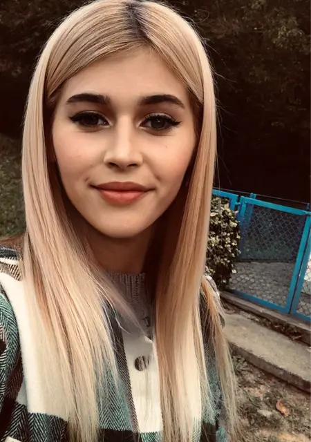 Я Ірина, 19 років, знайомлюсь для спілкування у Мукачеве