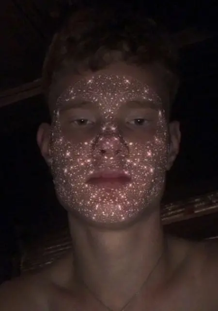 Я Кирилл, 20, из Олдем, ищу знакомство для вирта