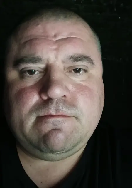 Soy Alex, 42 años de Málaga, busco conocer gente para conversación virtual