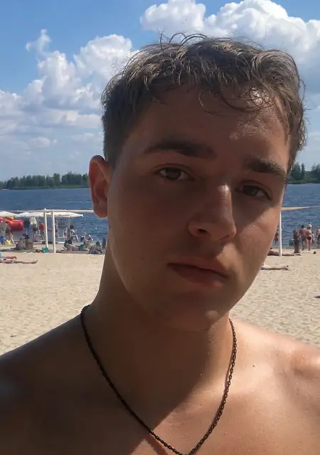 Я Артем, 19 років, знайомлюсь без зобов'язань у Черкасах