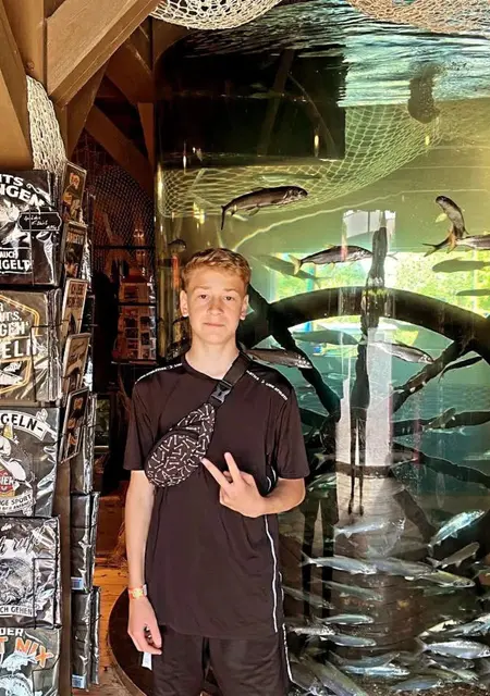 Nikita из Гюстров, ищу на сайте открытые отношения