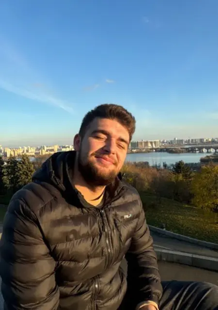 Я Макс, 21, из Луцка, ищу знакомство для приятного времяпровождения