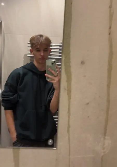 Кирилл из Витебска, мне 18, познакомлюсь на одну ночь