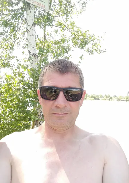 Я Александр, 51 років з Києва, шукаю знайомства без зобов'язань