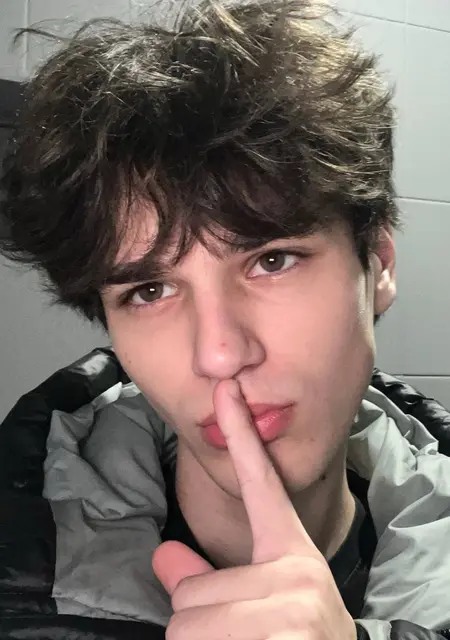 Я Федя, 18, знакомлюсь для приятного времяпровождения в Минске