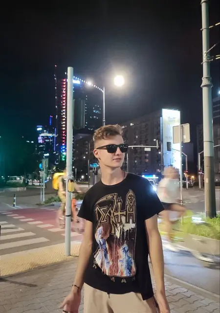 Я Саша, 19, знакомлюсь на одну ночь в Львове