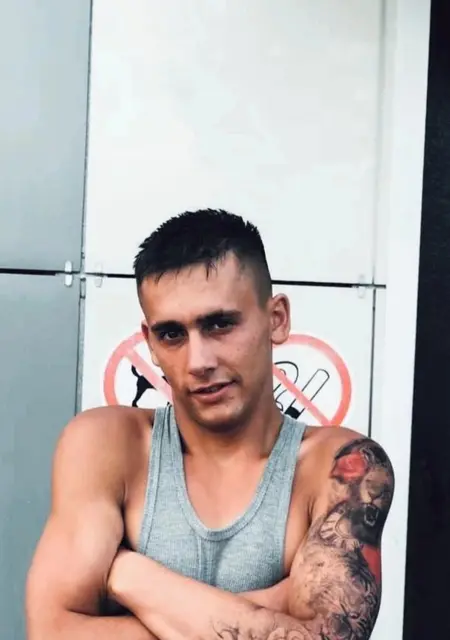 Александр з Волновахи, мені 23 років, познайомлюсь для постійних стосунків