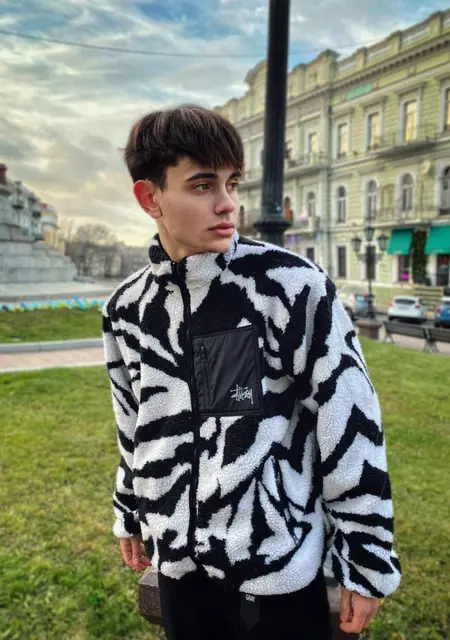 Я Денчик, 23 років з Червонограда, шукаю знайомство для вірт