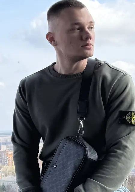 Я Alexey, 23, из Харькова, ищу знакомства без обязательств