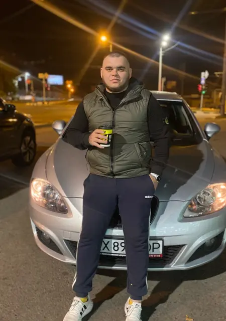 Я Максим, 28, знакомлюсь без обязательств в Харькове