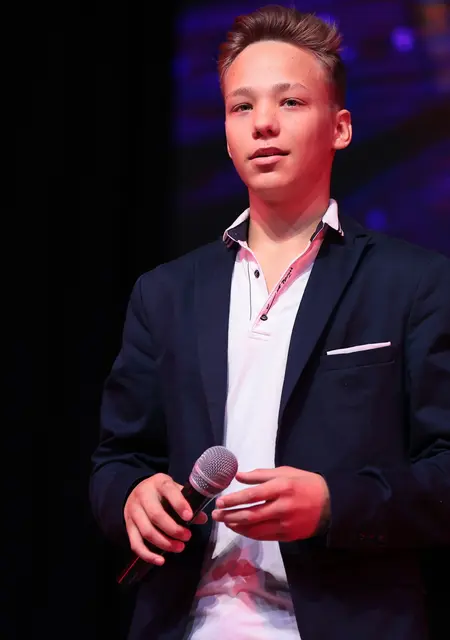 Я Ваня, 20 років з Дніпра, шукаю знайомства без зобов'язань