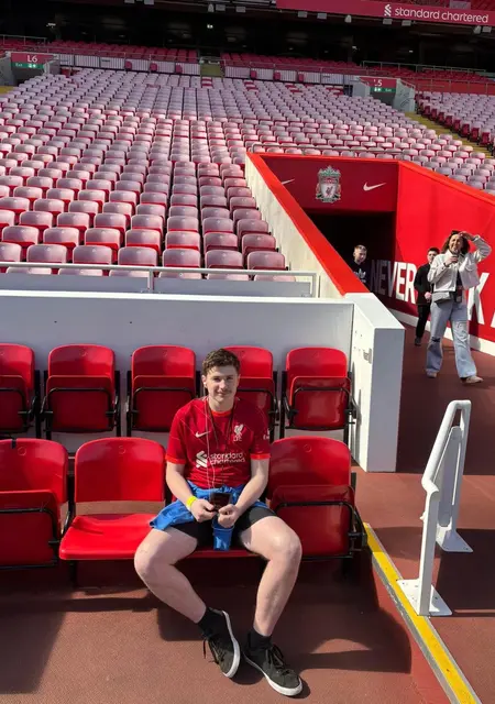 I'm Harryd, 19 from Bridgend, seeking connections for one-night stand