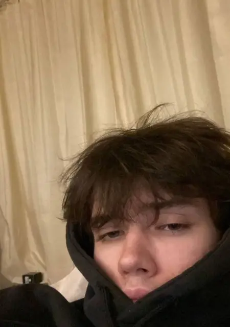 Николай из Сураттхани, мне 20, познакомлюсь без обязательств