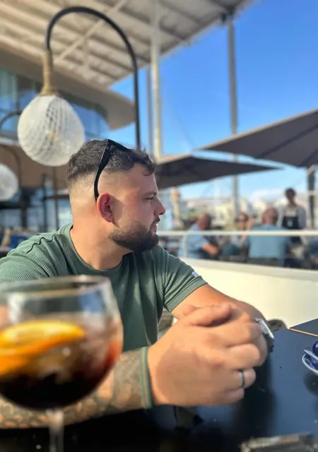 Alejandro de Bilbao, busco en el sitio lío de una noche