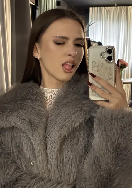 Я Adelina, 19 років з Ужгорода, шукаю знайомство для дружби