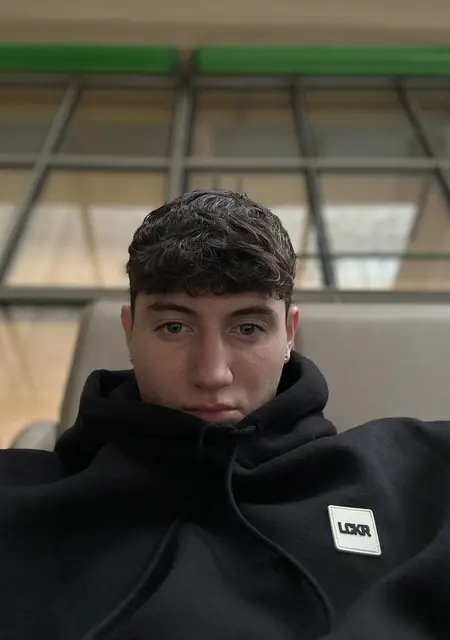 Я Alessandro, 19, знакомлюсь для приятного времяпровождения в Турине