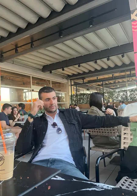 Burak из Бурсы, ищу на сайте знакомства на одну ночь