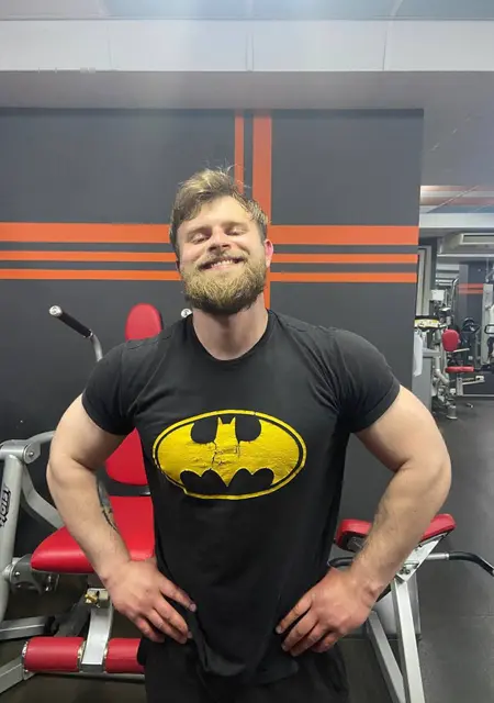 Я John, 28 років, знайомлюсь для приємного проведення часу у Луганську