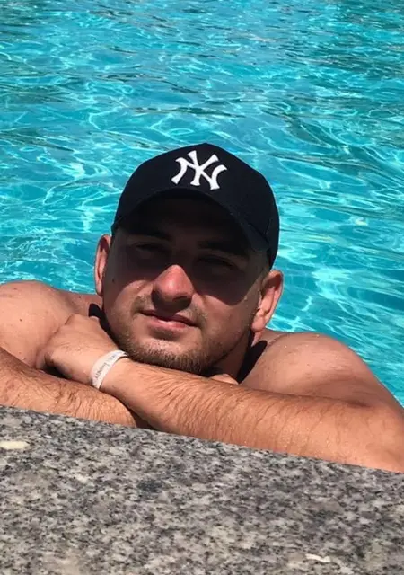 Я Artem, 29, из Краматорска, ищу знакомства без обязательств