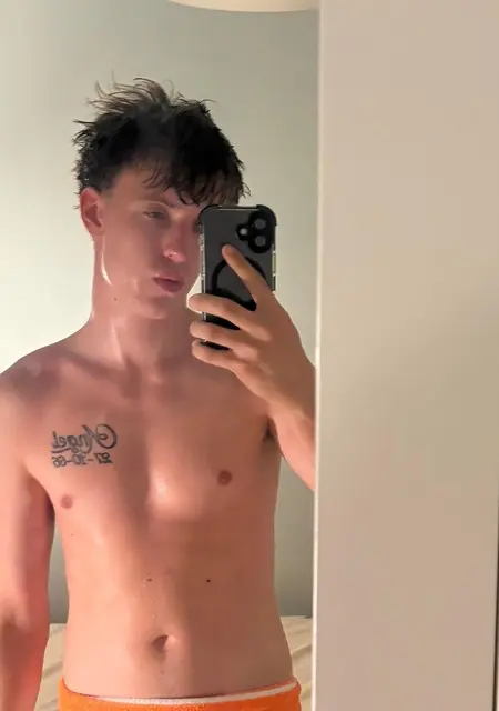 Soy Alejandro Langa, 22 años, conociéndome para relación sin ataduras en Madrid