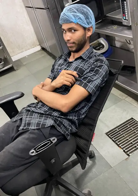 Я Yuraj, 25, из Нью-дели, ищу знакомства без обязательств