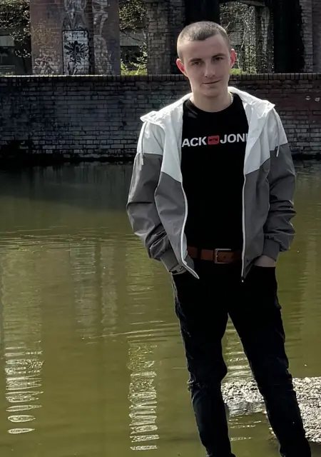 Я Valentin, 23, из Кёльна, ищу знакомства на одну ночь