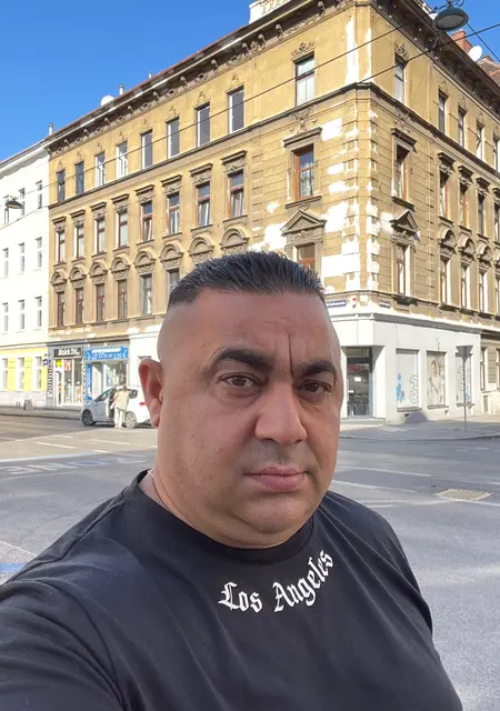 Jon из Вены, ищу на сайте знакомства на одну ночь