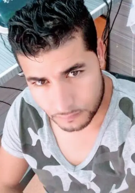 Soy Mohamde Sultan, 45 años de Salou, busco conocer gente para lío de una noche