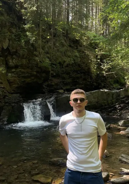 Я Тимур, 20, знакомлюсь на одну ночь в Познани