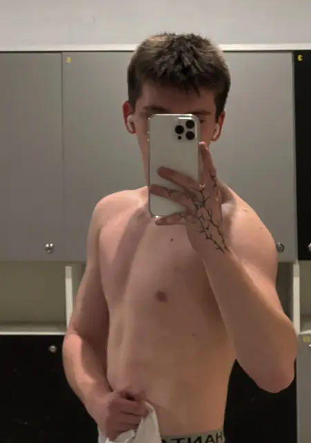 Артём з Донецька, шукаю на сайті приємне проведення часу