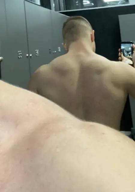 Я Артур, 21, из Киева, ищу знакомства без обязательств