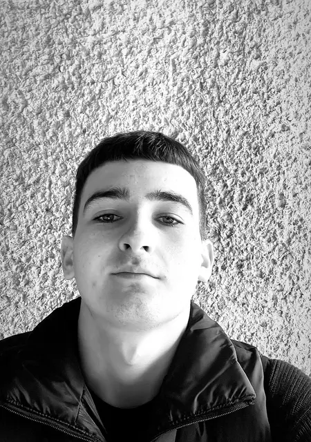 Артур из Львова, мне 20, познакомлюсь на одну ночь