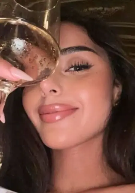 Я Ксения, 20, из Вены, ищу знакомства на одну ночь