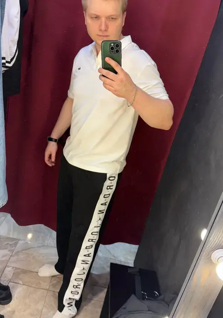 Я Александр, 27 років з Макіївки, шукаю знайомства без зобов'язань