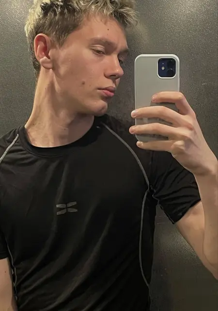 Я Миркин, 20, знакомлюсь без обязательств в Омске