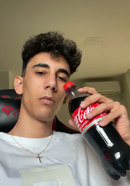 Я Andrei, 20, знакомлюсь для приятного времяпровождения в Бухаресте