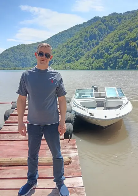 Я Gennadi, 37, из Батуми, ищу знакомство для постоянных отношений