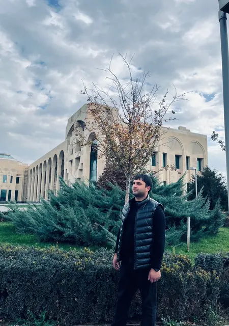 Я Ners, 25, из Раздан, ищу знакомства без обязательств