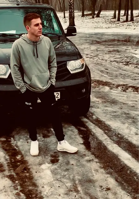 Я Максим, 27, из Глубокого, ищу знакомство для приятного времяпровождения