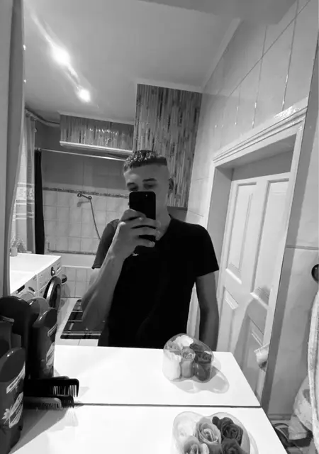 Я Андрій, 18 років, знайомлюсь на одну ніч у Рівному