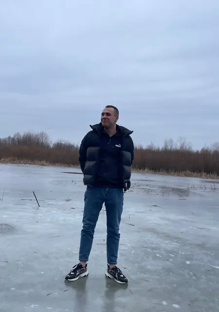 Я Владислав, 25 років, знайомлюсь для відкриті стосунки у Ужгороде