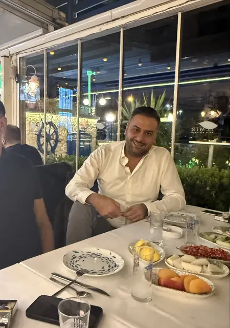 Smail из Стамбула, мне 35, познакомлюсь для приятного времяпровождения