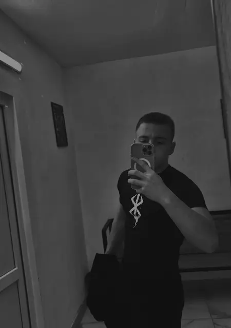 Valentin из Дрогобича, мне 25, познакомлюсь на одну ночь