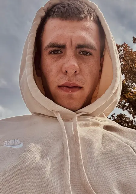 Myroslav из Глогув, мне 19, познакомлюсь на одну ночь