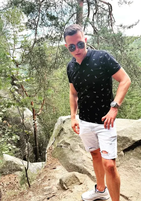 Я Артем, 27, из Кромержиж, ищу знакомства на одну ночь