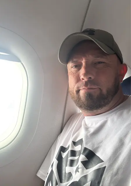 Я Аркадий, 42, из Бланес, ищу знакомства без обязательств