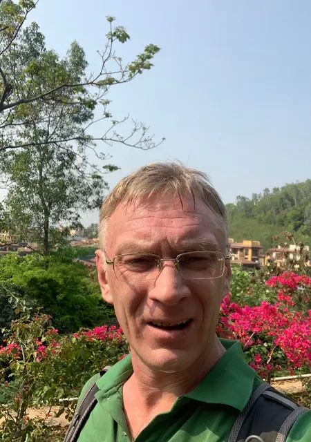 Igor из Шэньчжэни, мне 49, познакомлюсь для постоянных отношений