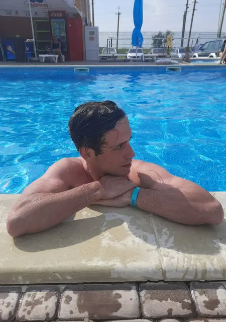 Дмитрий из Запорожья, мне 30, познакомлюсь для приятного времяпровождения