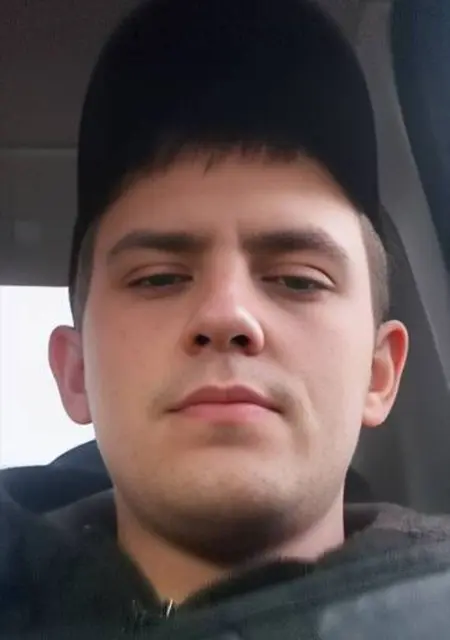 Я Александр, 22 років, знайомлюсь без зобов'язань у Маріуполі