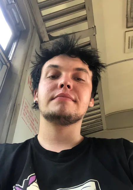 Я Егор, 20 років з Мелітополя, шукаю знайомство для відкриті стосунки